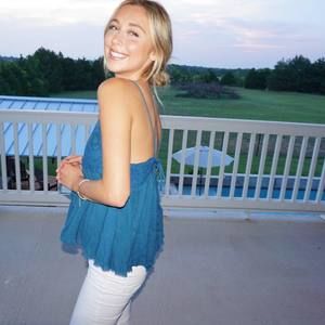 Meet your Posher, Chloe